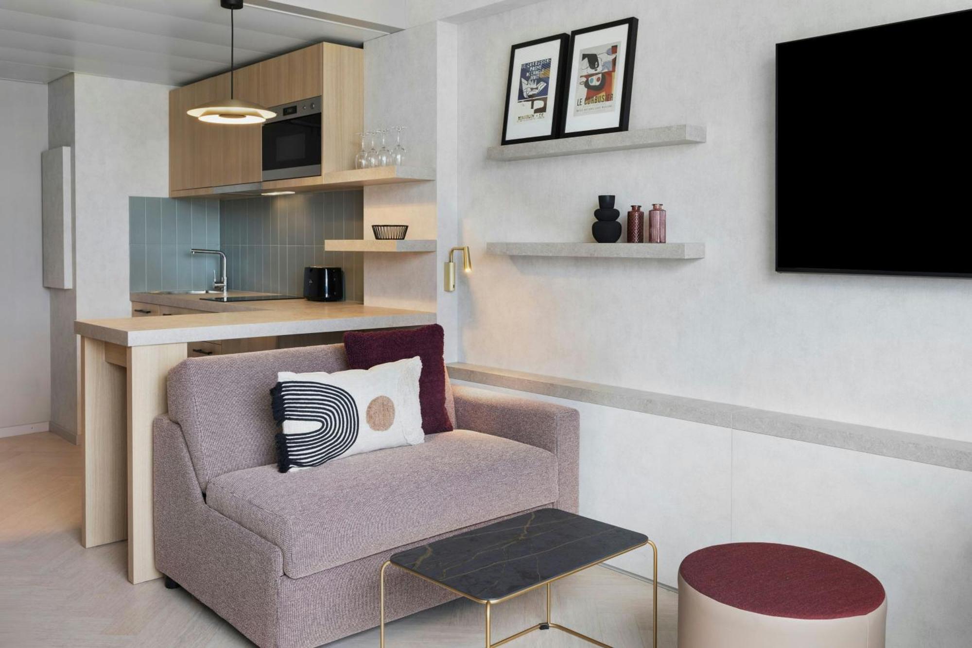 Hotel By Marriott Nations 4*