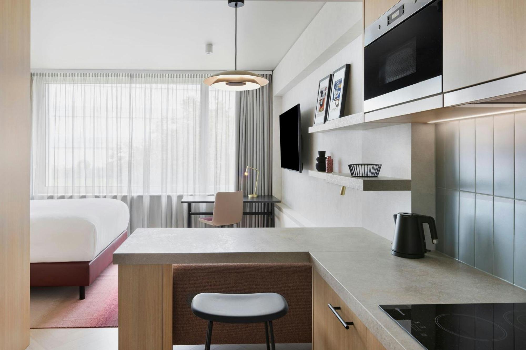 Hotel By Marriott Nations 4*